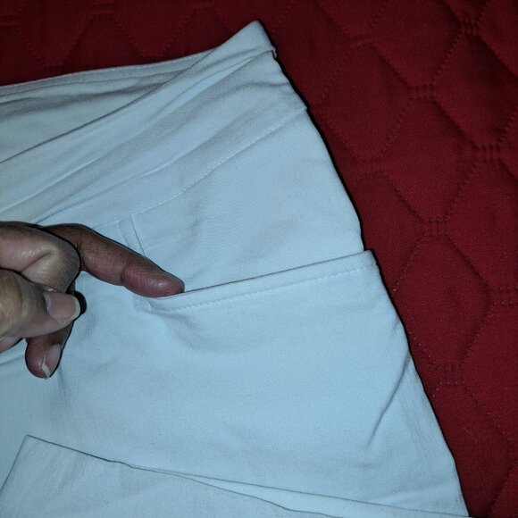 White Capri Size 3X (24W-26W) Very Stretchy *Priced to Move* - Picture 6 of 8